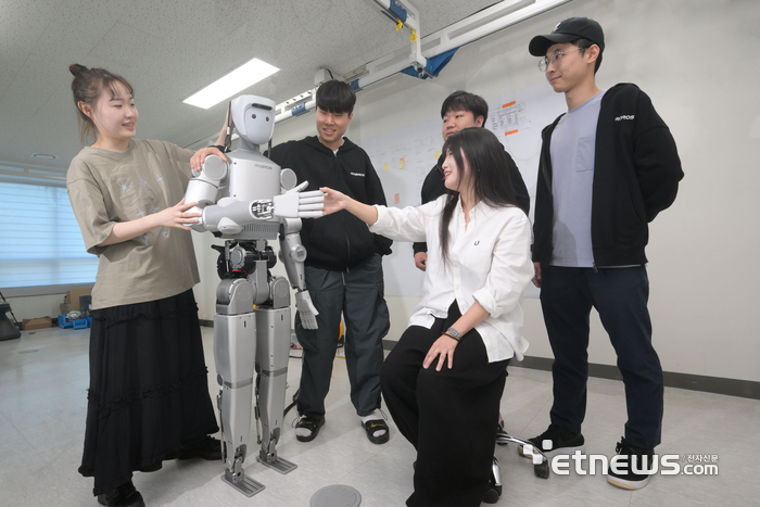 한국형 휴머노이드 개발 매진하는 로브로스